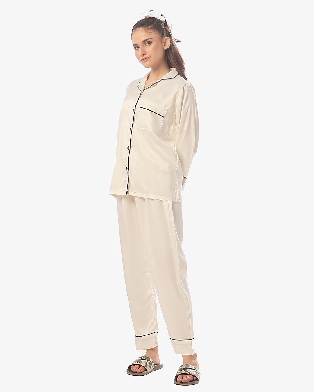 Sajiero Silk Pajama Suit with Scrunchie - Pearl